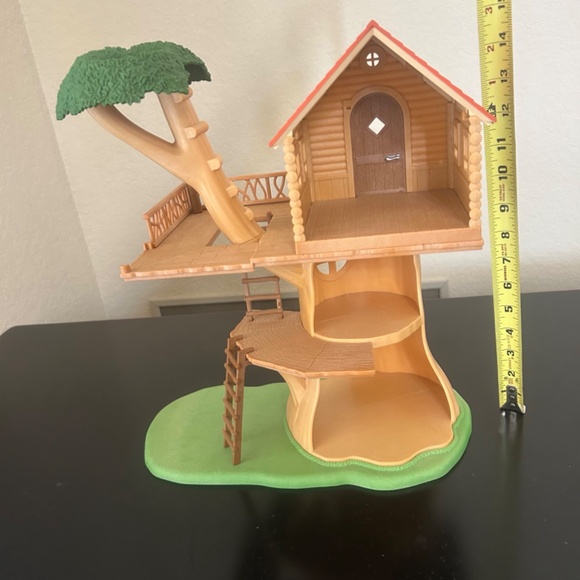 Calico Critter Family Epoch Lively Tree with Family - Picture 5 of 12